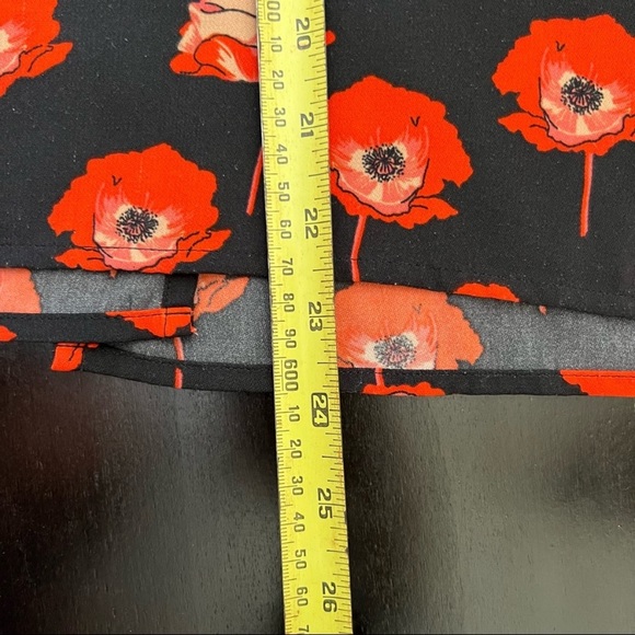 Cabi Flanders Poppy blouse with split ask style number #3251 size medium - Picture 2 of 7